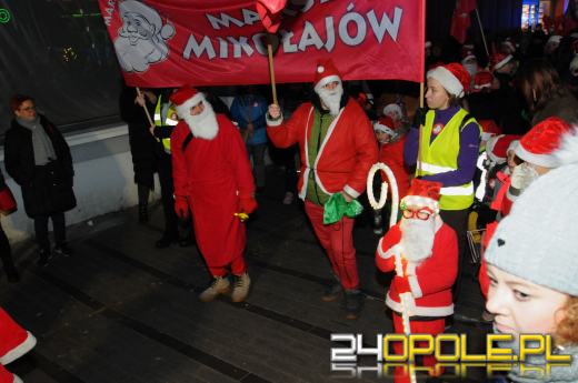 Marsz Mikołajów tradycyjnie rozpoczął okres oczekiwania na święta Bożego Narodzenia