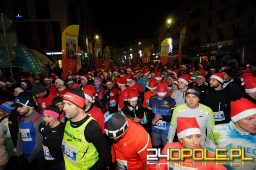 Ponad pół tysiąca uczestników drugiego już "Nocnego Mikołajkowego Biegu Nyskiego"