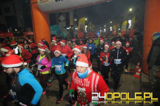 Ponad pół tysiąca uczestników drugiego już "Nocnego Mikołajkowego Biegu Nyskiego"