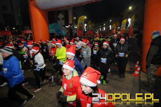 Ponad pół tysiąca uczestników drugiego już "Nocnego Mikołajkowego Biegu Nyskiego"