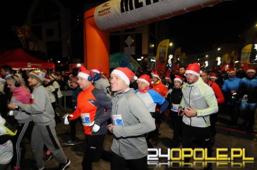 Ponad pół tysiąca uczestników drugiego już "Nocnego Mikołajkowego Biegu Nyskiego"