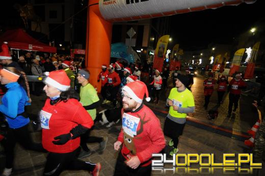 Ponad pół tysiąca uczestników drugiego już "Nocnego Mikołajkowego Biegu Nyskiego"