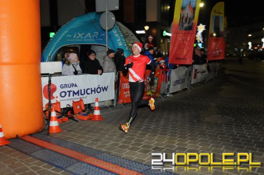 Ponad pół tysiąca uczestników drugiego już "Nocnego Mikołajkowego Biegu Nyskiego"