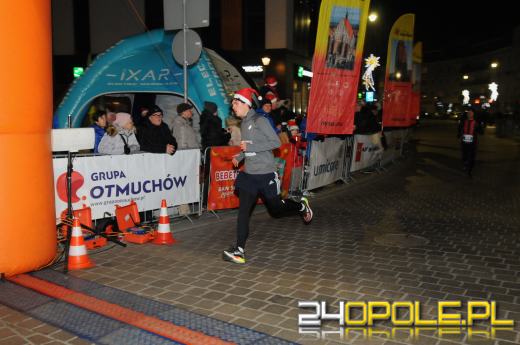 Ponad pół tysiąca uczestników drugiego już "Nocnego Mikołajkowego Biegu Nyskiego"