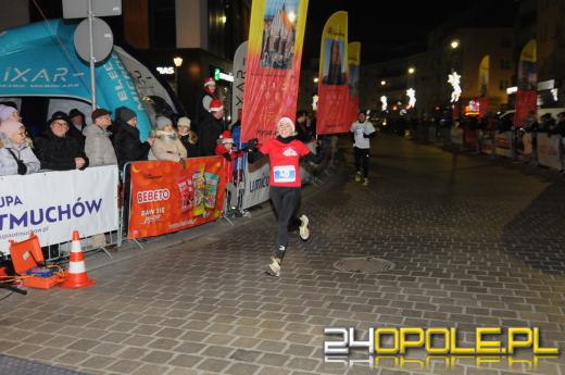 Ponad pół tysiąca uczestników drugiego już "Nocnego Mikołajkowego Biegu Nyskiego"