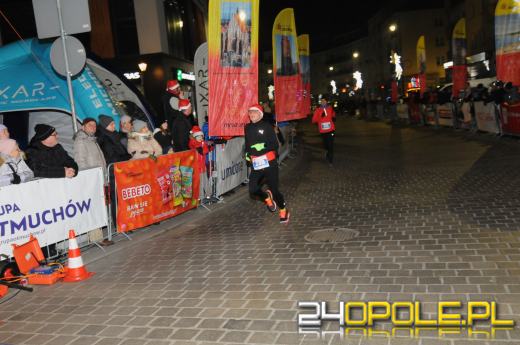 Ponad pół tysiąca uczestników drugiego już "Nocnego Mikołajkowego Biegu Nyskiego"