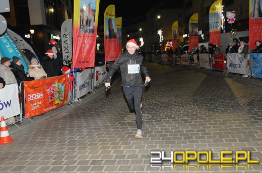 Ponad pół tysiąca uczestników drugiego już "Nocnego Mikołajkowego Biegu Nyskiego"