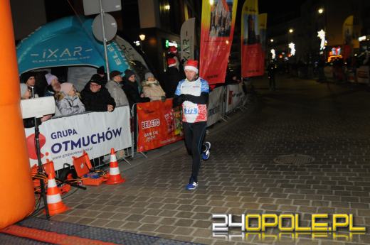 Ponad pół tysiąca uczestników drugiego już "Nocnego Mikołajkowego Biegu Nyskiego"