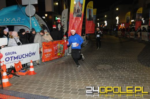 Ponad pół tysiąca uczestników drugiego już "Nocnego Mikołajkowego Biegu Nyskiego"