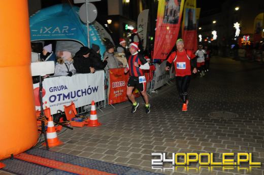 Ponad pół tysiąca uczestników drugiego już "Nocnego Mikołajkowego Biegu Nyskiego"
