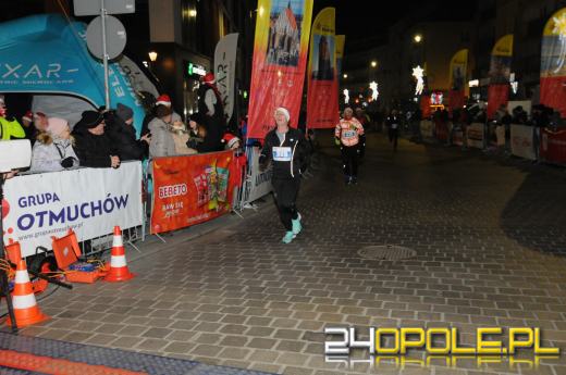 Ponad pół tysiąca uczestników drugiego już "Nocnego Mikołajkowego Biegu Nyskiego"