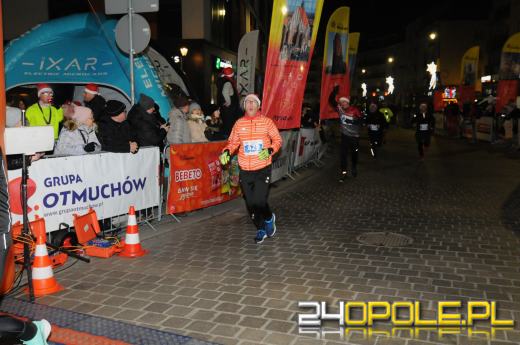 Ponad pół tysiąca uczestników drugiego już "Nocnego Mikołajkowego Biegu Nyskiego"
