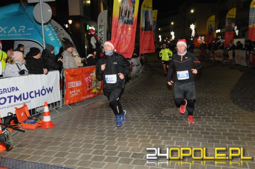 Ponad pół tysiąca uczestników drugiego już "Nocnego Mikołajkowego Biegu Nyskiego"
