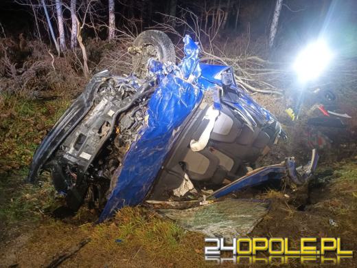 Dachowanie na DW 426. Kierowca trafił do szpitala 