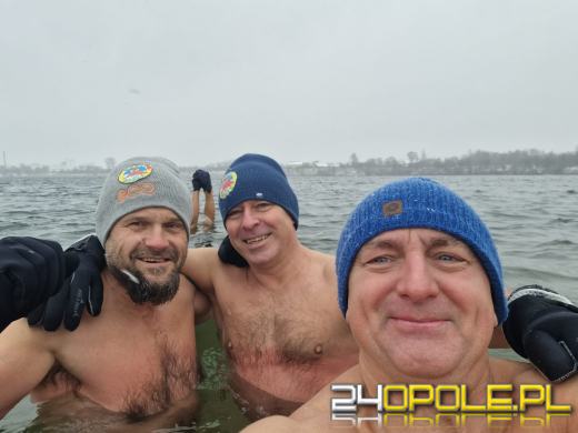 Prawdziwe zimowe morsowanie. Idealne warunki na Kąpielisku Bolko