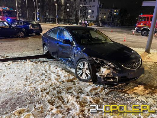 Trzy samochody zderzyły się na skrzyżowaniu w Opolu