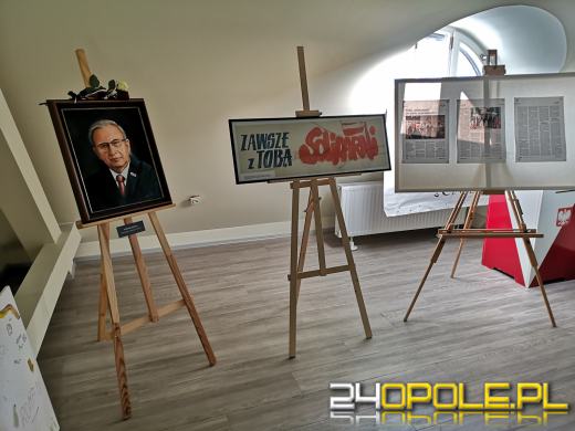 Uroczyście odsłonięto tablicę informacyjną Izby Pamięci Solidarności