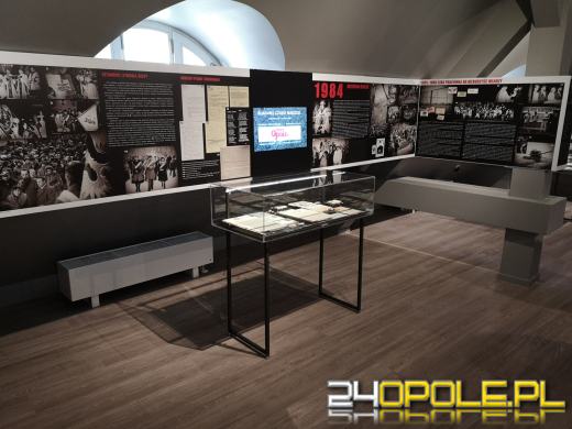 Uroczyście odsłonięto tablicę informacyjną Izby Pamięci Solidarności