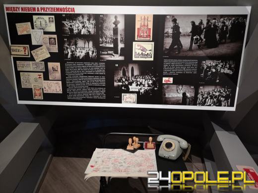 Uroczyście odsłonięto tablicę informacyjną Izby Pamięci Solidarności