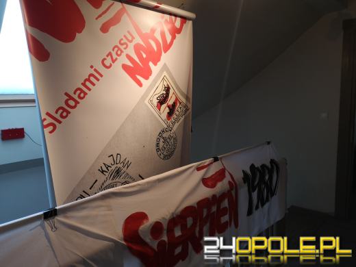 Uroczyście odsłonięto tablicę informacyjną Izby Pamięci Solidarności