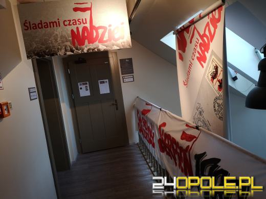 Uroczyście odsłonięto tablicę informacyjną Izby Pamięci Solidarności