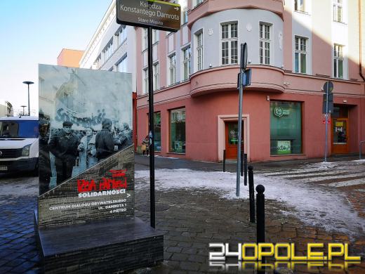 Uroczyście odsłonięto tablicę informacyjną Izby Pamięci Solidarności