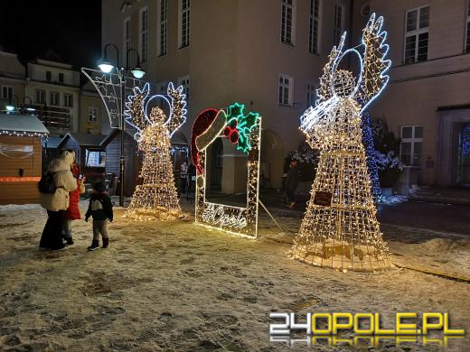 Trwa Jarmark Bożonarodzeniowy. Opolanie tłumnie odwiedzają stoiska i atrakcje