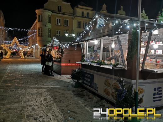Trwa Jarmark Bożonarodzeniowy. Opolanie tłumnie odwiedzają stoiska i atrakcje
