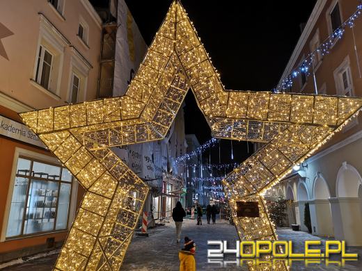Trwa Jarmark Bożonarodzeniowy. Opolanie tłumnie odwiedzają stoiska i atrakcje
