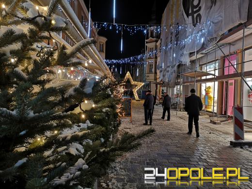 Trwa Jarmark Bożonarodzeniowy. Opolanie tłumnie odwiedzają stoiska i atrakcje