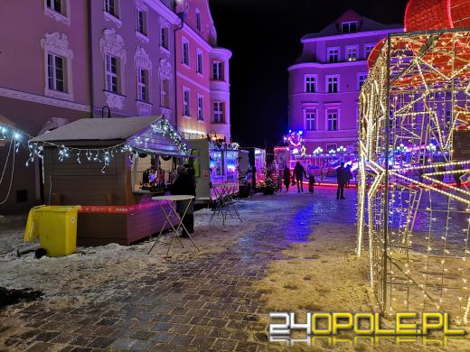 Trwa Jarmark Bożonarodzeniowy. Opolanie tłumnie odwiedzają stoiska i atrakcje