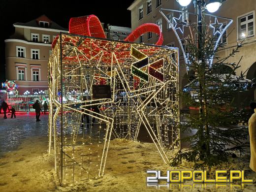 Trwa Jarmark Bożonarodzeniowy. Opolanie tłumnie odwiedzają stoiska i atrakcje