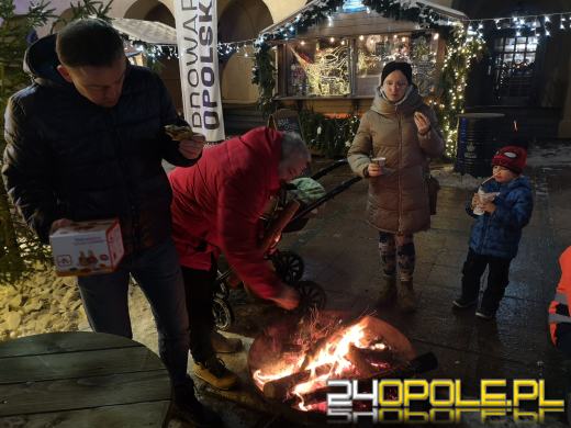 Trwa Jarmark Bożonarodzeniowy. Opolanie tłumnie odwiedzają stoiska i atrakcje