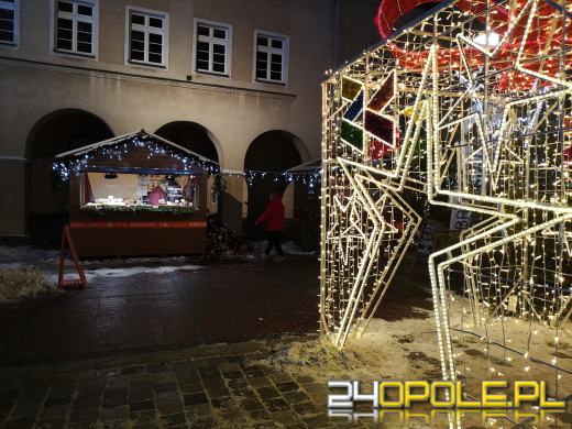 Trwa Jarmark Bożonarodzeniowy. Opolanie tłumnie odwiedzają stoiska i atrakcje