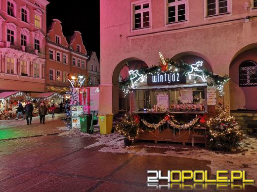Trwa Jarmark Bożonarodzeniowy. Opolanie tłumnie odwiedzają stoiska i atrakcje