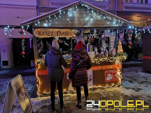 Trwa Jarmark Bożonarodzeniowy. Opolanie tłumnie odwiedzają stoiska i atrakcje
