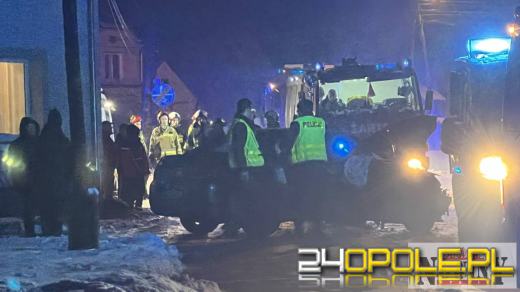 Samochód uderzył w budynek w powiecie nyskim