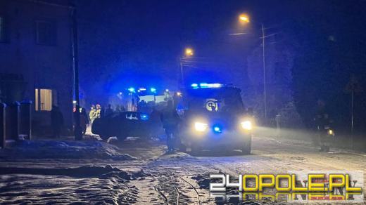 Samochód uderzył w budynek w powiecie nyskim