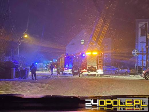 Samochód uderzył w budynek w powiecie nyskim