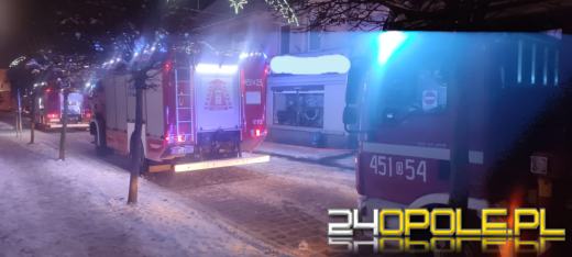 Pożar piwnicy w Namysłowie. Strażacy walczyli z ogniem nocą