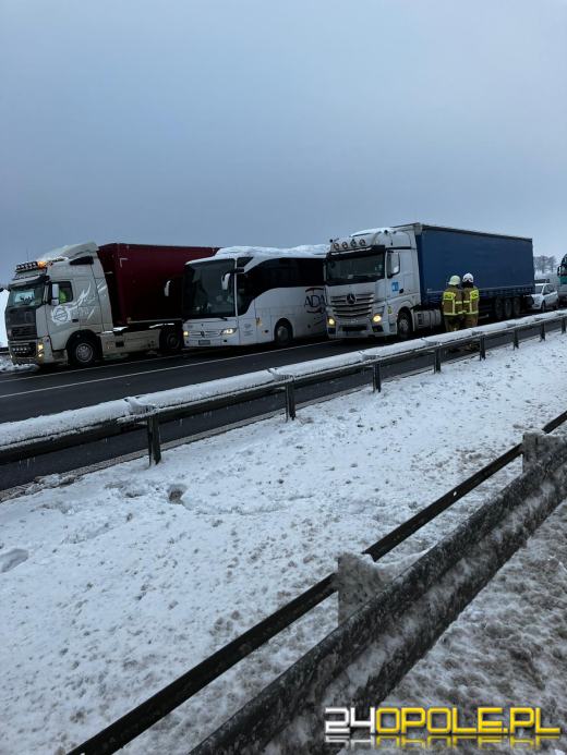 Dachowanie na A4. Autostrada zablokowana po śmiertelnym wypadku