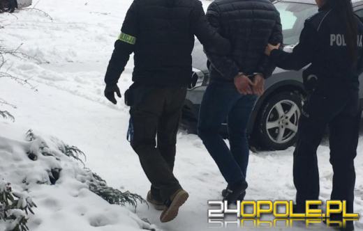 Ponad 2 kilogramy narkotyków i prawie 100 tyś złotych zabezpieczyli olescy kryminalni