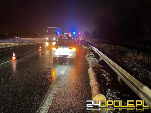 Z ciężarówki spadło drewno. Obwodnica Opola była zablokowana