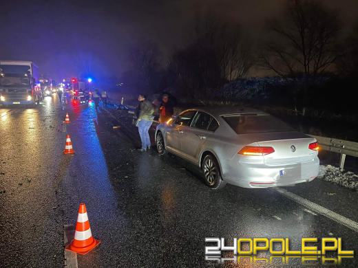 Z ciężarówki spadło drewno. Obwodnica Opola była zablokowana