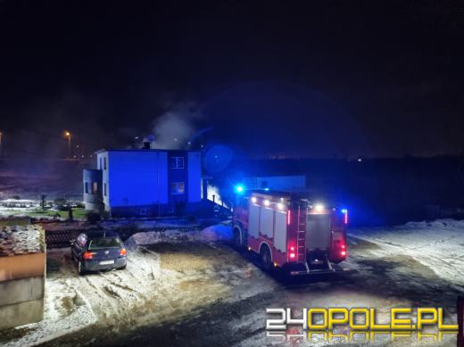 Pożar w Reńskiej Wsi. Działania strażaków trwają