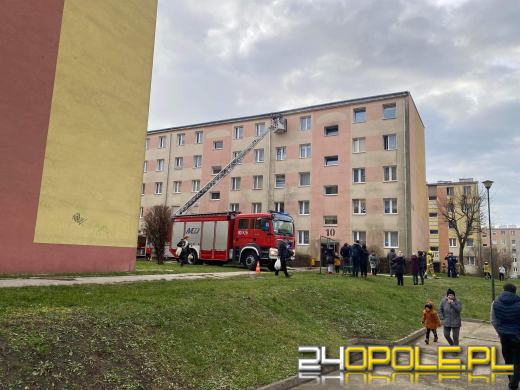 Pożar mieszkania w Brzegu. Ewakuowano mieszkańców 