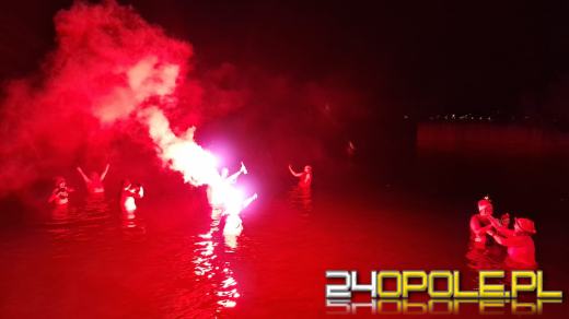 W lodowatej kąpieli przywitali Nowy Rok