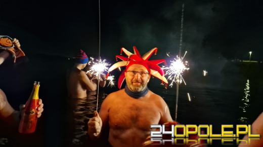 W lodowatej kąpieli przywitali Nowy Rok