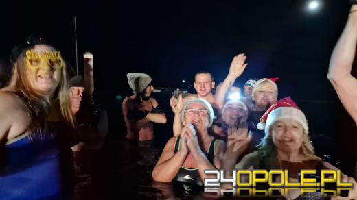 W lodowatej kąpieli przywitali Nowy Rok