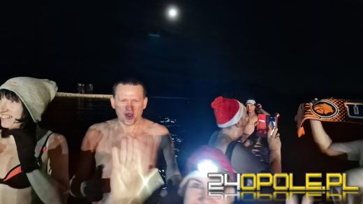 W lodowatej kąpieli przywitali Nowy Rok